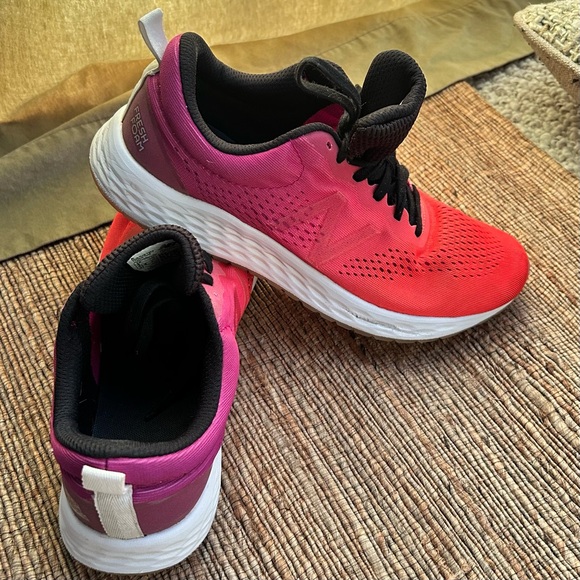 New Balance Fresh Foam Arishi; Wms 10; Ombré Athletic Shoes! - Picture 2 of 8
